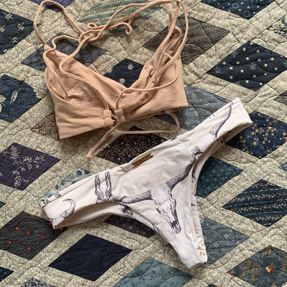 Boys and arrow cheeky bikini top only - Picture 2 of 3